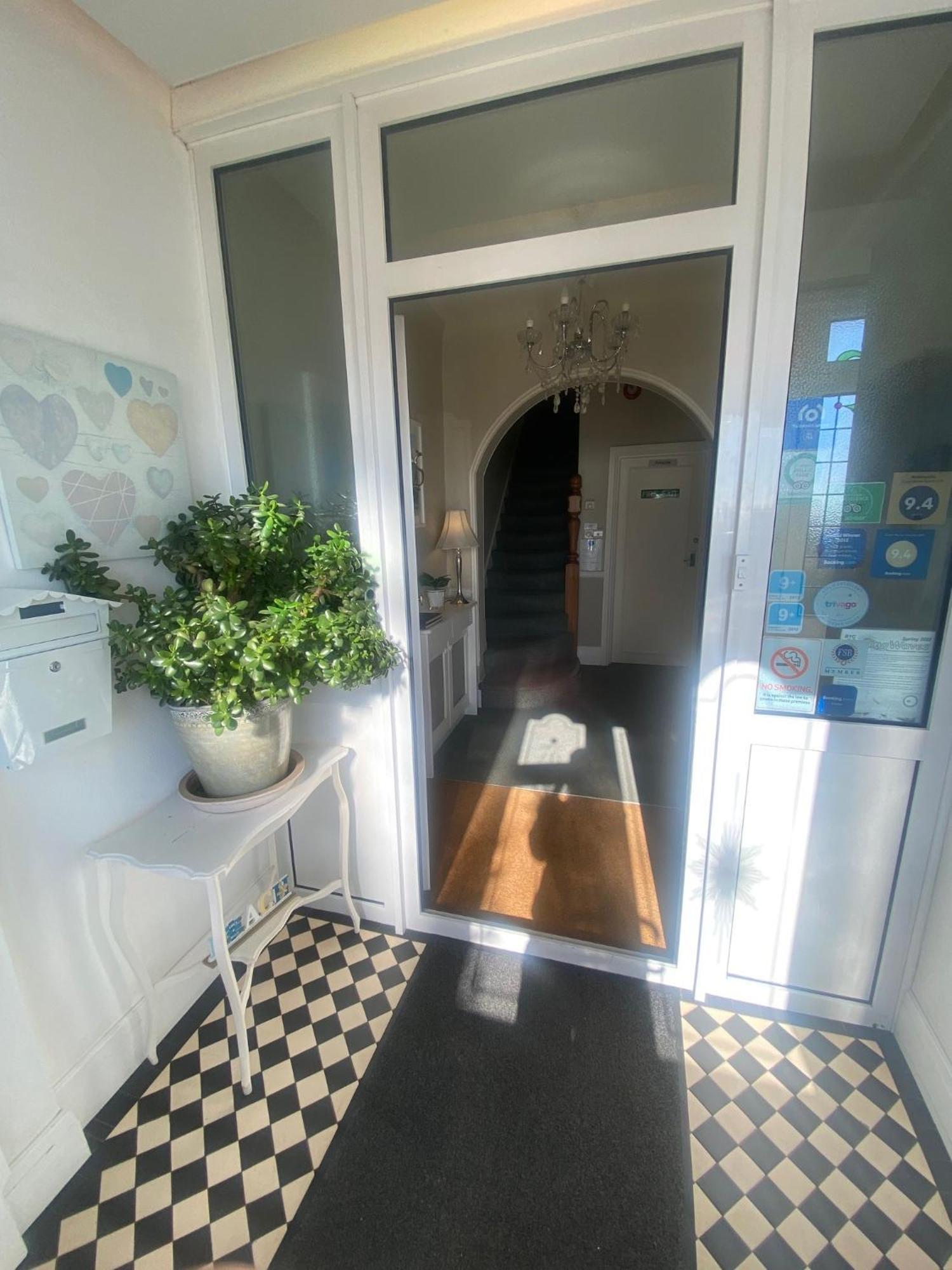 Pebbles Guest House Southend-on-Sea Exterior foto
